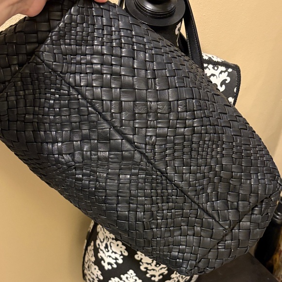 🖤Etienne Aigner Black Woven Leather inside zip pouch & open slots shoulder bag - Picture 4 of 11